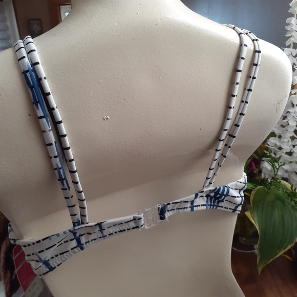 NWT {2 Bikini Tops} Shekini Large - Picture 4 of 16